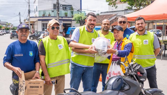 Blitz educativa da prefeitura conscientiza motociclistas em Carpina