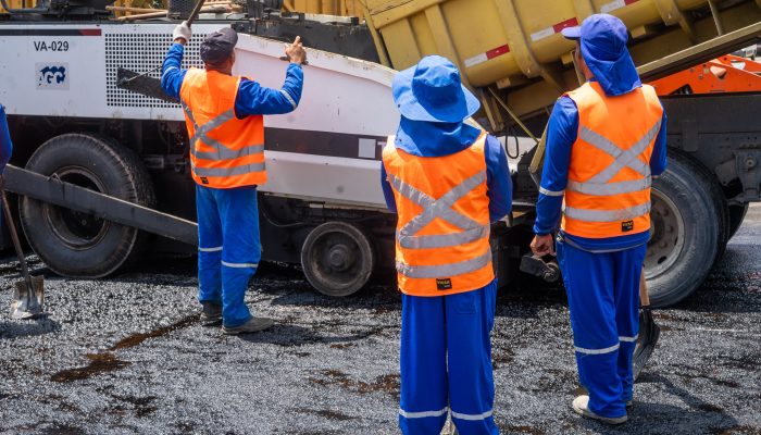Prefeitura de Carpina dá ordem para asfaltar avenida principal do bairro Santo Antônio, nesta sexta 