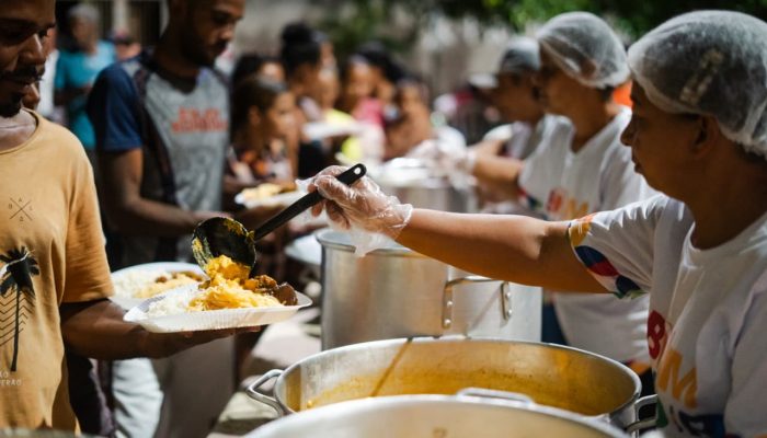 Cozinha Comunitária realiza ceia de confraternização para famílias beneficiárias