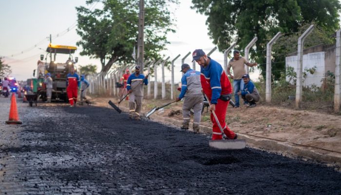 Prefeitura de Carpina inicia asfalto da Estrada da Mauricéa em Carpina