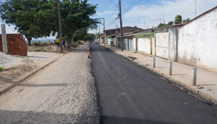 Prefeitura de Carpina inicia asfalto na Estrada de Aparecida e assina reforma do Banheiro Público nesta terça (24)