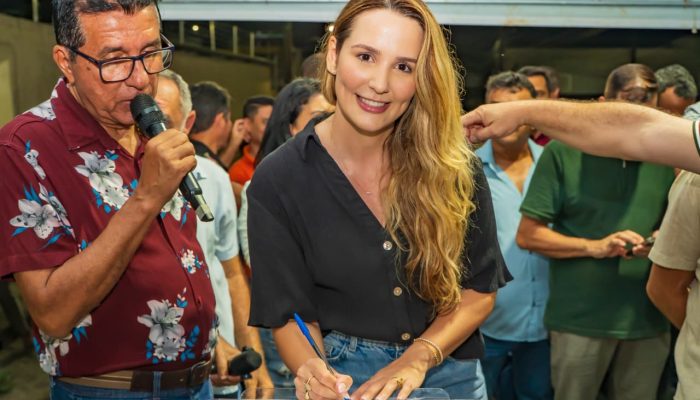 Prefeitura de Carpina realizou ordem de serviço para pavimentação em paralelo no Bairro Novo e entrega de ambulância UTI